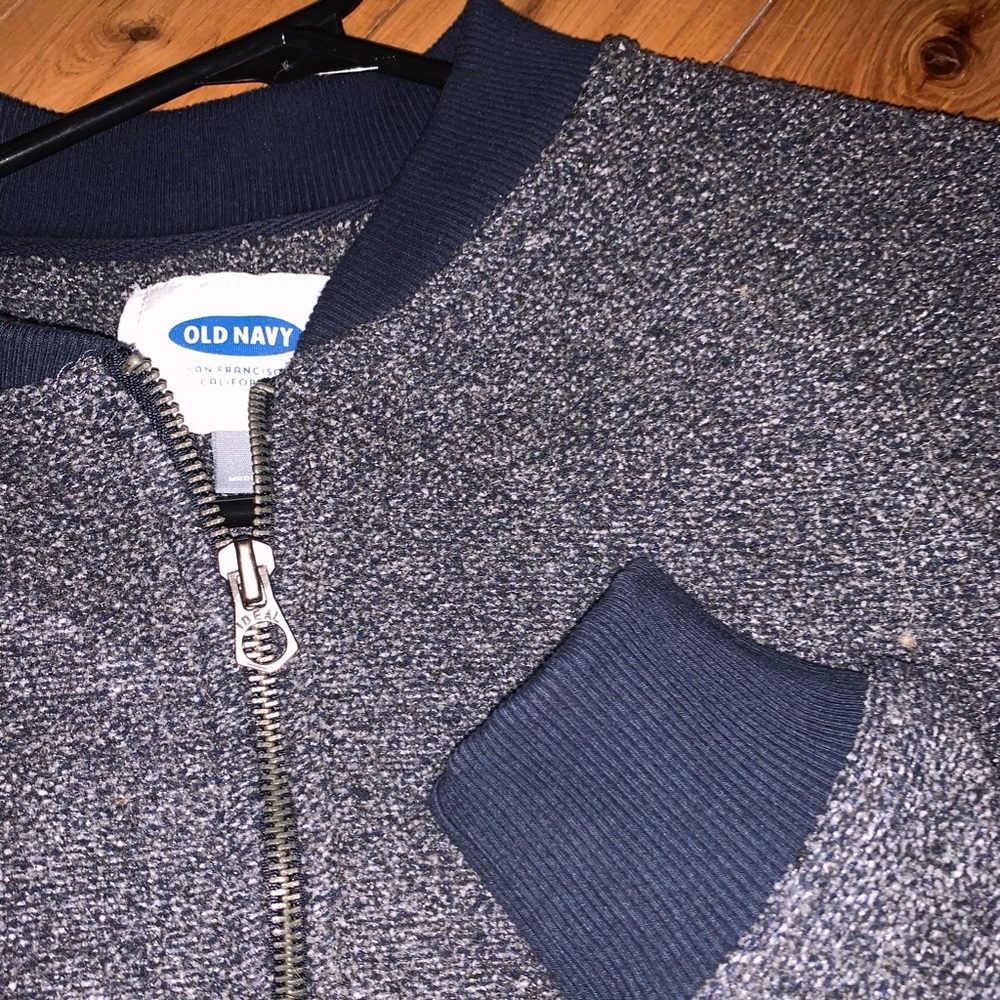 Bomber type crew neck with zip